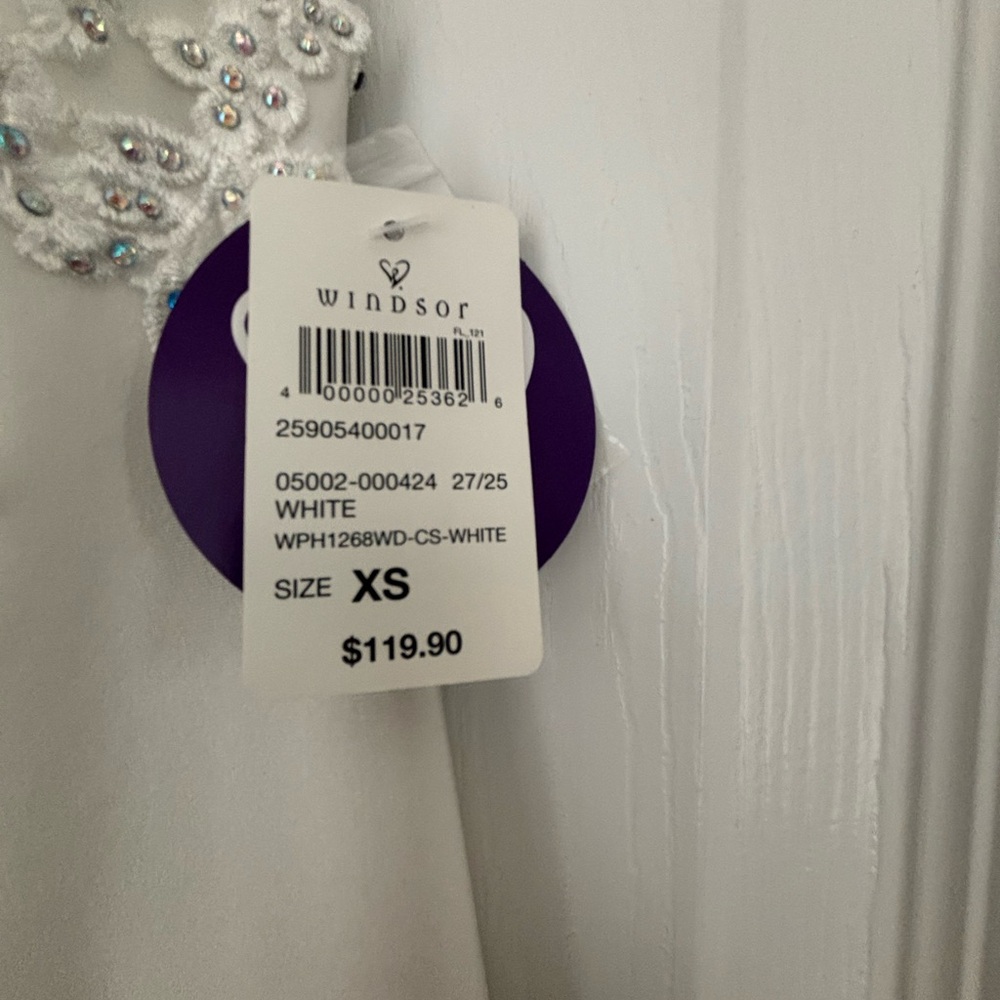 Windsor White Embellished Lace Evening Dress - Picture 5 of 5